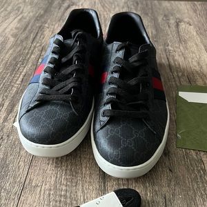 Men’s Gucci Ace GG Supreme Sneakers